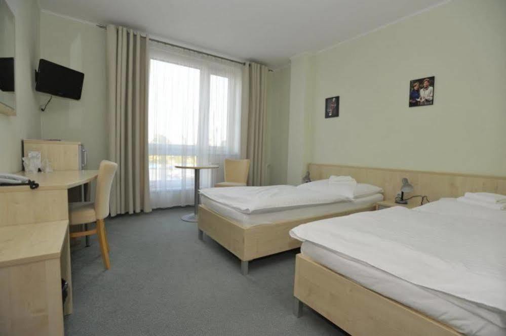Buly Arena Hotel Kravaře Exterior foto
